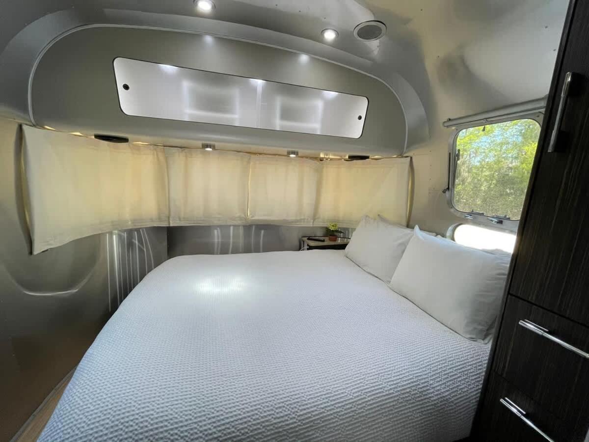 Large And 2 Airstream Glampers & Midway To Tybee & Downtown With Fast Wifi And More! Holiday home