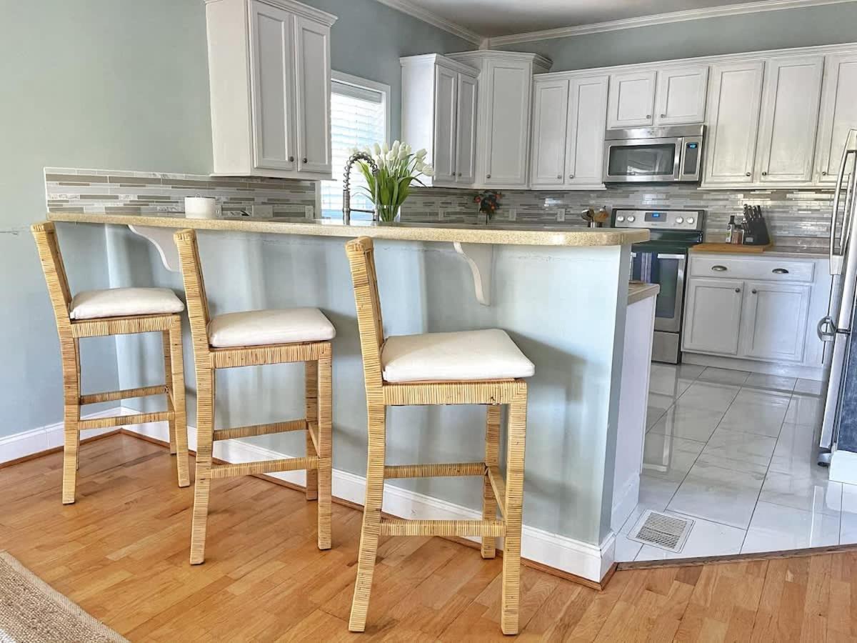 Holiday home Large And 2 Airstream Glampers & Midway To Tybee & Downtown With Fast Wifi And More!